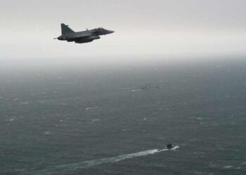 JAS 39 Gripen da Suécia e aliados monitoram submarino russo em rota para o Mar Báltico. Foto: Forças Armadas da Suécia
