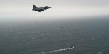 JAS 39 Gripen da Suécia e aliados monitoram submarino russo em rota para o Mar Báltico. Foto: Forças Armadas da Suécia