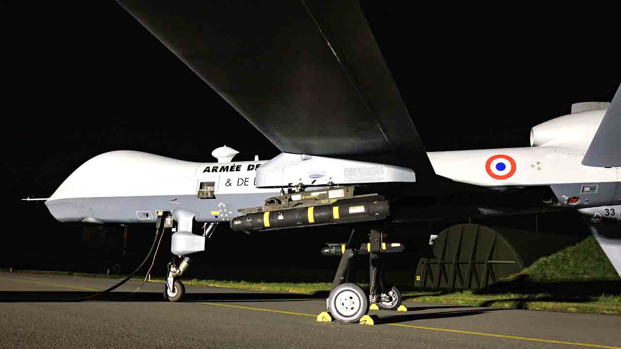 França usa MQ-9 Reaper com míssil Hellfire para interceptar drones em voo