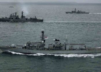 Marinha Real britânica conclui 10 dias de vigilância intensa sobre submarino e navios de guerra russos em águas do Reino Unido