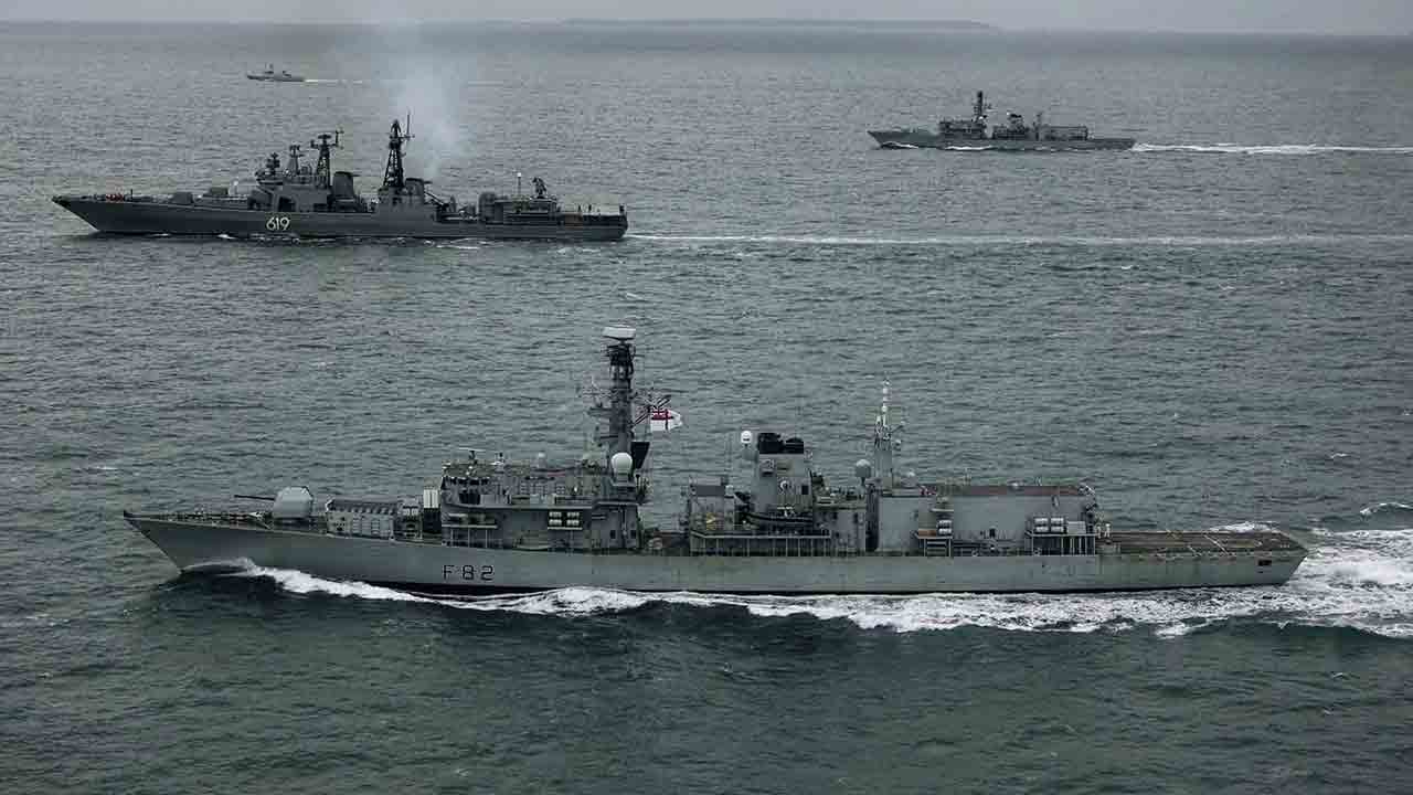 Marinha Real britânica conclui 10 dias de vigilância intensa sobre submarino e navios de guerra russos em águas do Reino Unido